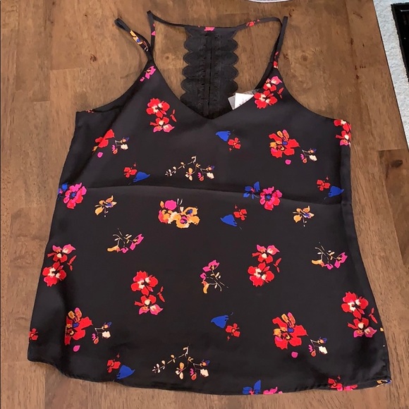 Crochet Racerback Blouse - Picture 3 of 6